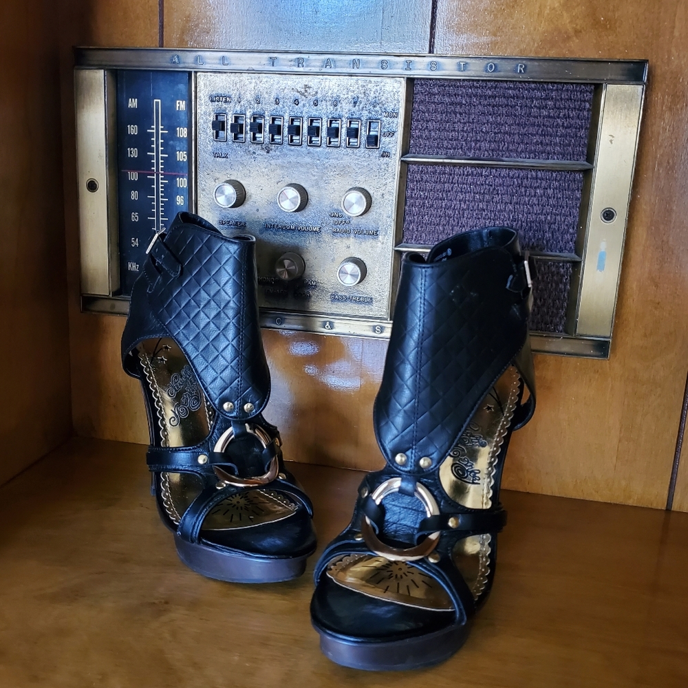 Naughty Monkey Size 6 High Heel Black With Gold Detail